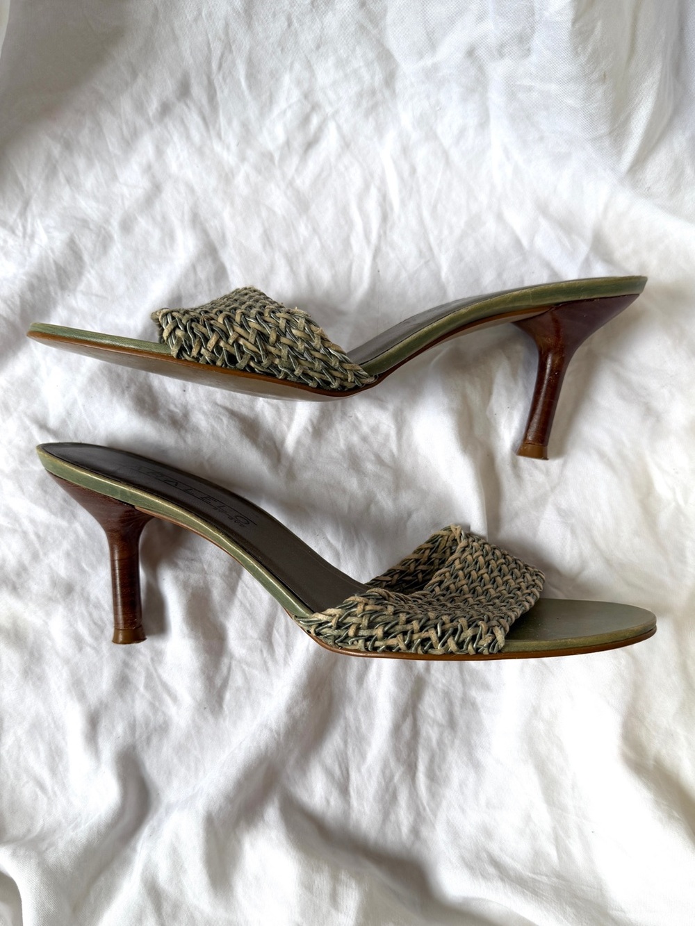 💚Vintage // Woven Raffia Heels💚
